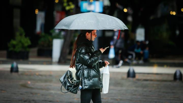 El pronóstico en Mendoza anticipó un lunes frío, con lluvias y nevadas en cordillera
