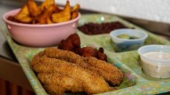 'Top Chef' judge chomps down on Good Hot Fish sandwich…