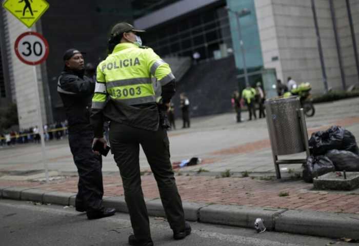 Droguería en el norte de Bogotá fue asaltada por hombres armados