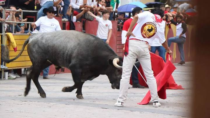¡Tarde histórica en San Marcos! Toreros vestidos de insurgentes y la OSA acompañando la Corrida de la Insurgencia