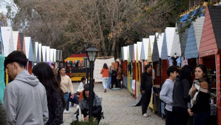 Vacaciones de invierno 2025: cayeron los viajes y el gasto de turistas por el país