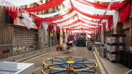 Gràcia se llena de vida y el fuego tiñe de rojo los paisajes del verano más extremo