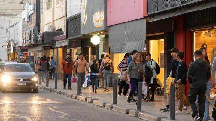 Las ventas minoristas pymes cayeron 2% en julio y el consumo sigue sin repuntar