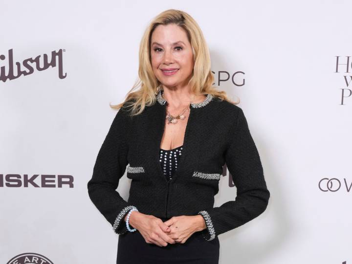 Mira Sorvino to star as Roxie Hart in 'Chicago' on Broadway