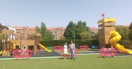 Santa Marta estrena un parque infantil medieval con castillos y torres de juego