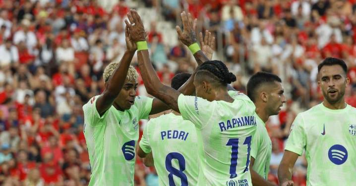 El Barça termina el trabajo en medio del caos arbitral