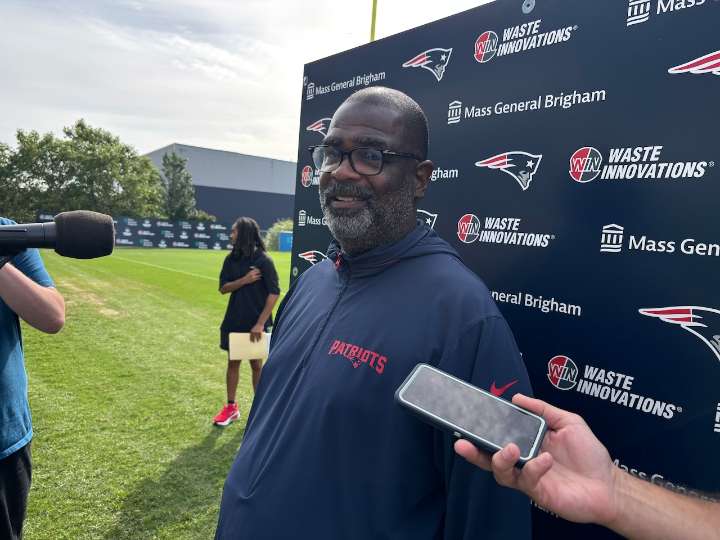 Patriots defensive coordinator updates medical status after ‘health scare’
