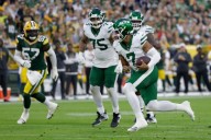 Justin Fields rushes for touchdown in first drive as Jets quarterback