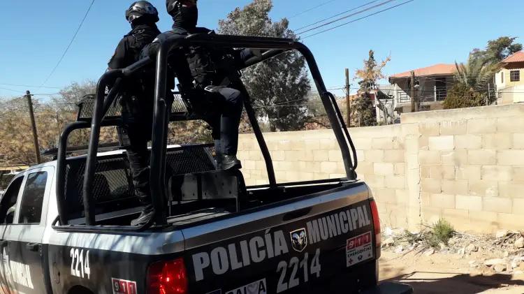 Intentan incendiar vehículo en la colonia Villa Bonita; vecinos evitaron tragedia