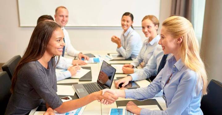 Estos son los sectores con más oportunidades de empleo en Colombia; ¿cómo aplicar a una vacante?