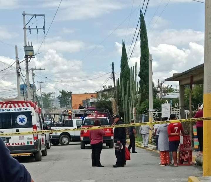 Atienden explosión en vivienda que almacenaba pirotecnia en Texcoco