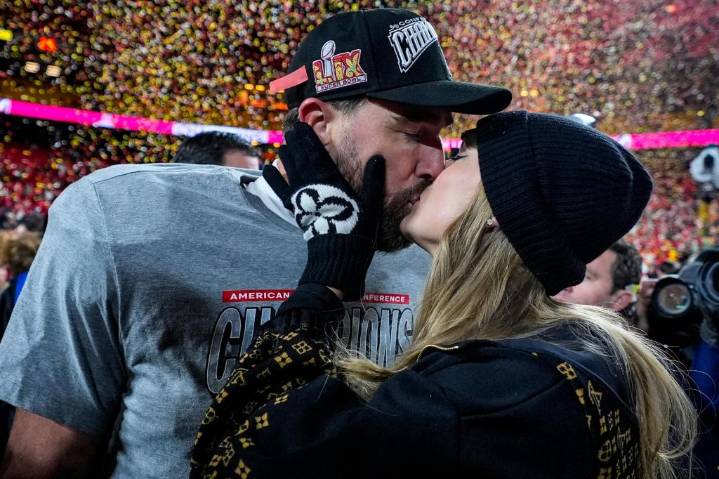 Pop-Tarts and diamond rings: Travis Kelce and Taylor Swift’s engagement rips through Chiefs practice – Hartford Courant