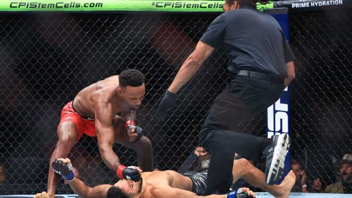 Unbeaten British UFC fighter scores wild spinning elbow KO to continue collision course to title