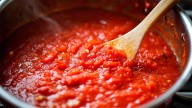 La ANMAT recomendó no consumir tomate triturado de una reconocida marca por posible contaminación con gusanos