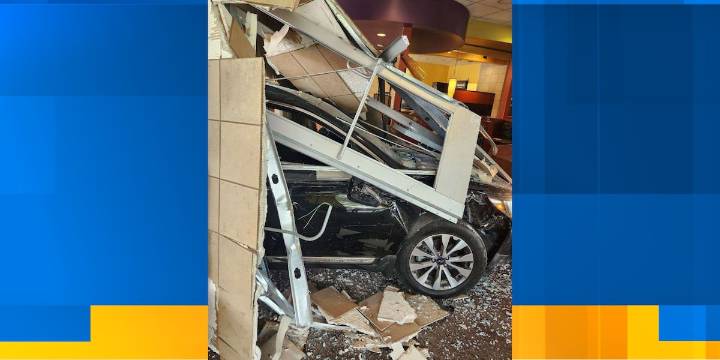 No injuries after driver crashes through Panera Bread in Alcoa, police say