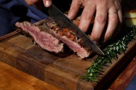 El nuevo corte que seduce a los mejores parrilleros argentinos y por qué debe comerse bien jugoso