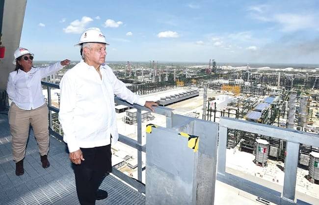 Cuesta Pemex 26% más con AMLO; ‘absorbe’ 3.6 billones de pesos