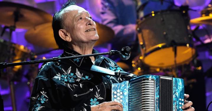 Accordion master Flaco Jimenez has died at 86