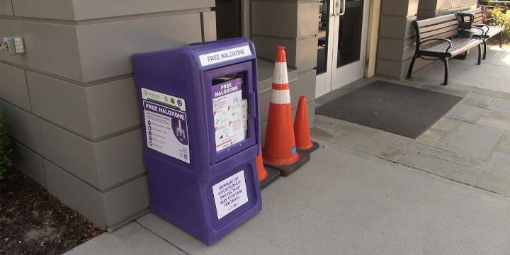 Charleston County deputies remind public of Narcan stands after overdose spike