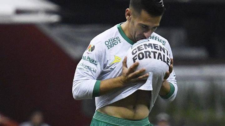 Club León alista donativo económico para Fernando Navarro
