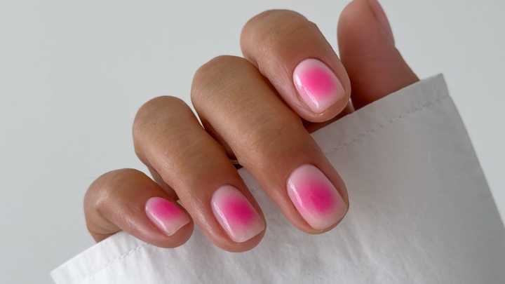 Uñas milk blush: el manicure minimalista que disimula las manchas de la piel para lucir unas manos de porcelana