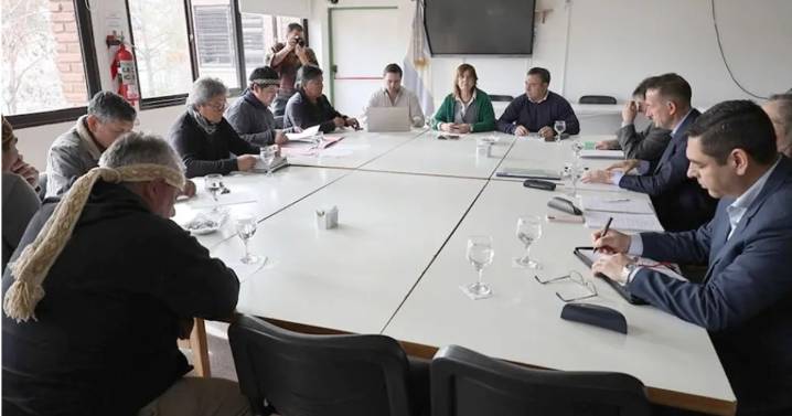 El Gobierno de Rolando Figueroa y comunidades mapuches retoman el diálogo en la Universidad del Comahue, tras las tensiones
