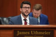 Policía de Florida sigue acusando a personas bajo ley de inmigración que ha sido suspendida