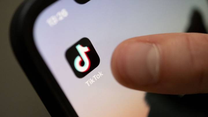 On TikTok, warnings spread about the herbal tonic ‘Feel Free’