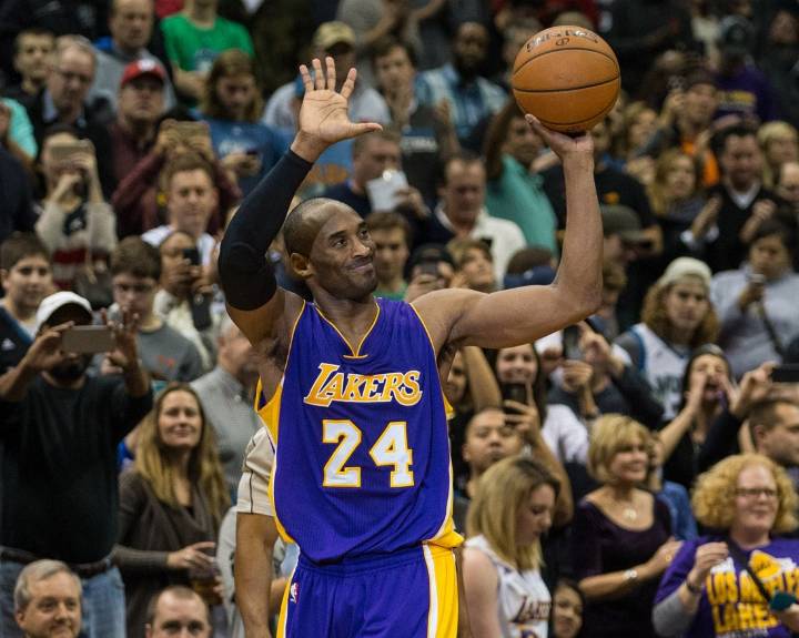 Deadspin | Michael Jordan-Kobe Bryant card sells for record sum