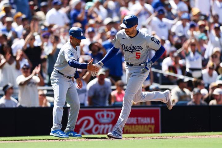 Dodgers igualan la carrera por el Oeste de la Nacional con victoria de 8