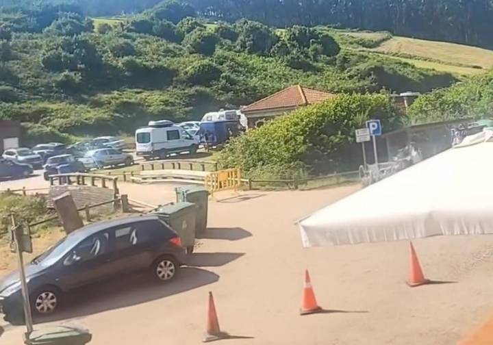 Denuncian un cobro indebido por aparcar en Xivares «en una parcela pública y sin concesión»