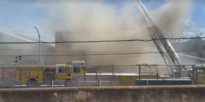 HFD crews respond to 3-alarm building fire in Mapunapuna