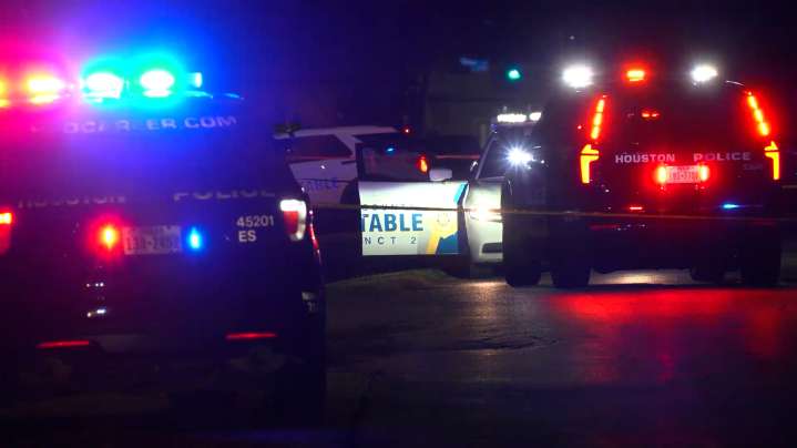 Houston police: Men in ski masks posing as officers shot dead on Bellnole Drive