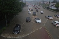 Fuertes lluvias azotan la región capitalina de Corea del Sur y dejan un desaparecido