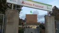 Un hombre herido grave tras caer en la cubierta de un edificio More