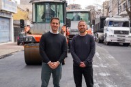 Julián Álvarez y Leandro Decuzzi recorrieron el Plan de Pavimentación en Lanús Este