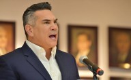 Alejandro Moreno denuncia ante FGR a Nicolás Maduro