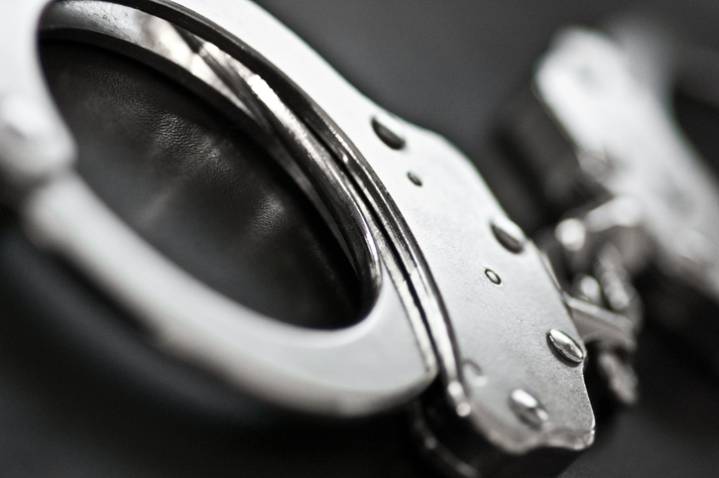 One arrested after alleged antique store robbery turns violent