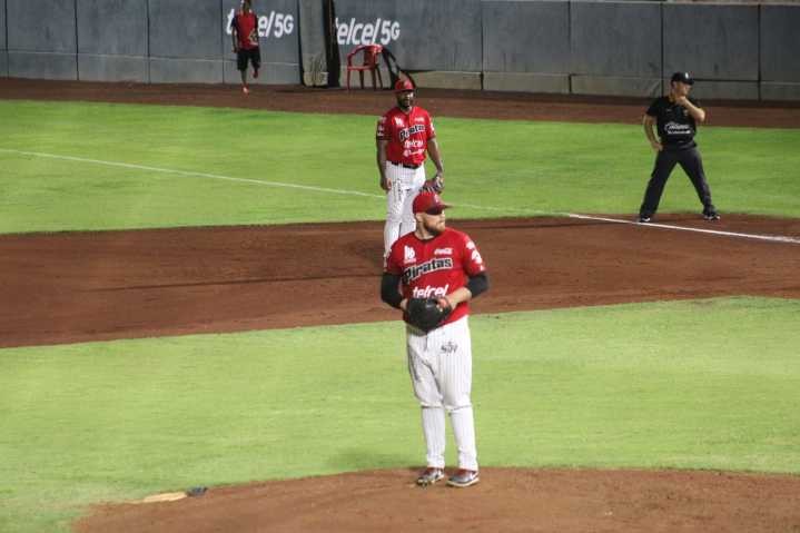 CONJURAN CONSPIRACION; INICIAN PLAYOFFS