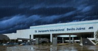 Por lluvias de la madrugada de este martes, AICM suspende operaciones