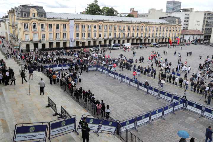 Colombia despide con luto a Miguel Uribe Turbay en la Plaza de Bolívar