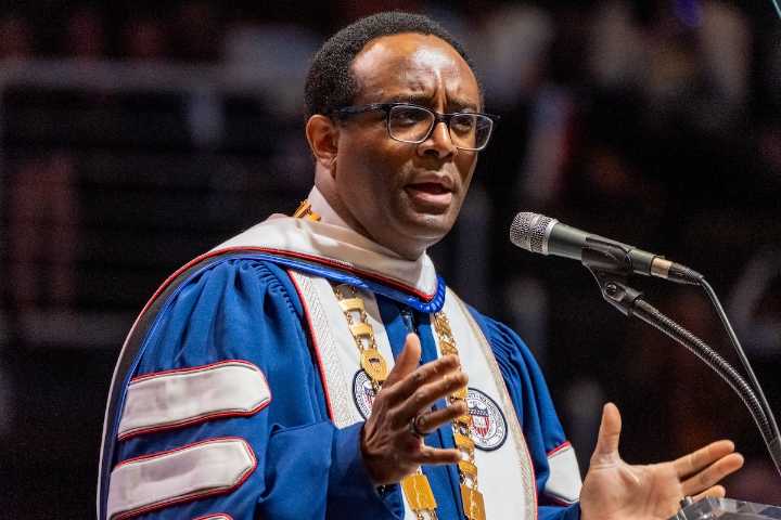 Howard President Ben Vinson III to step down