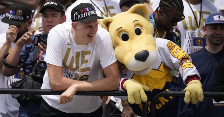 Former Rocky mascot suing Nuggets owner KSE for workplace discrimination