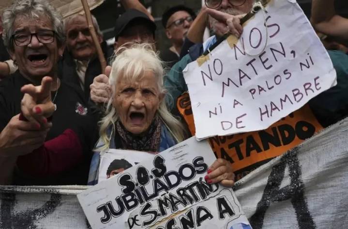 “Supermiércoles” de marchas: los jubilados y los trabajadores del Garrahan se movilizan en el...
