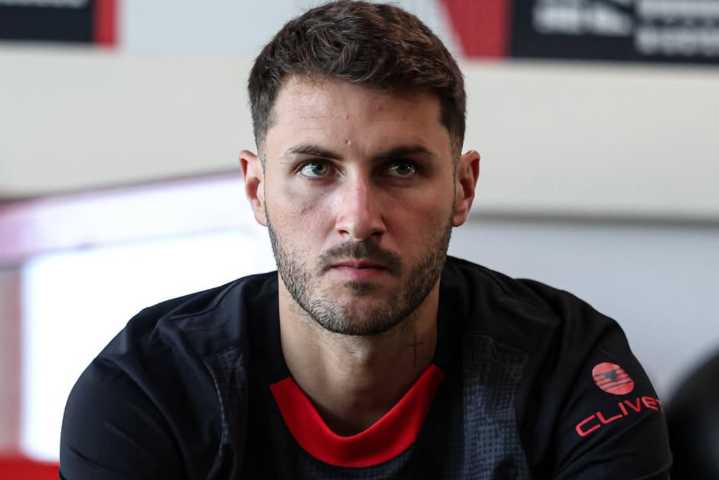 Santiago Giménez provoca lesión de Ardon Jashari en entrenamiento del Milan y cambia planes de Allegri