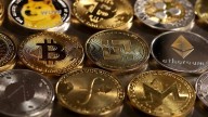Detienen a hombre surcoreano por estafa millonaria con criptomonedas