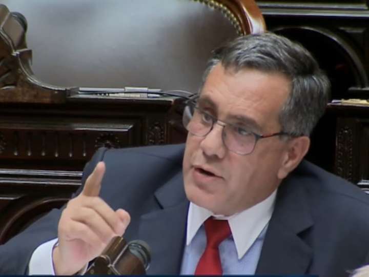 Un diputado del PRO pidió deportar a los médicos extranjeros que se copiaron en el examen para residentes