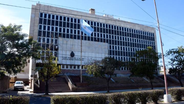 Procesan por corrupción a diputada provincial y a un comisionado municipal