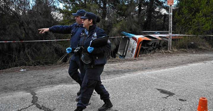 Cuál es el estado de los heridos tras el vuelco del colectivo en la ruta de acceso al Cerro Catedral en Bariloche