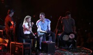 Shakira dedica “Antología” a Chris Martin durante su concierto en Los Ángeles